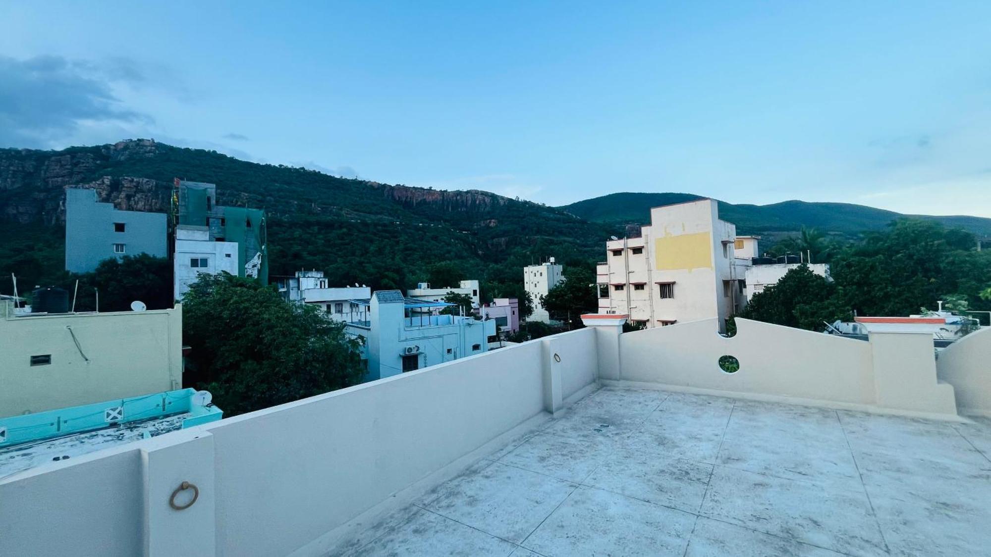 Nanda Mohan Homestay- Luxuries Ac Apartment Close To Alipiri Foothills-Kapila Teertham And Iskcon Temple Tirupati Eksteriør bilde